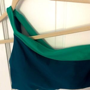 Worn once EUC Summersalt sidestroke bikini top. Matching Bottoms available! 👙